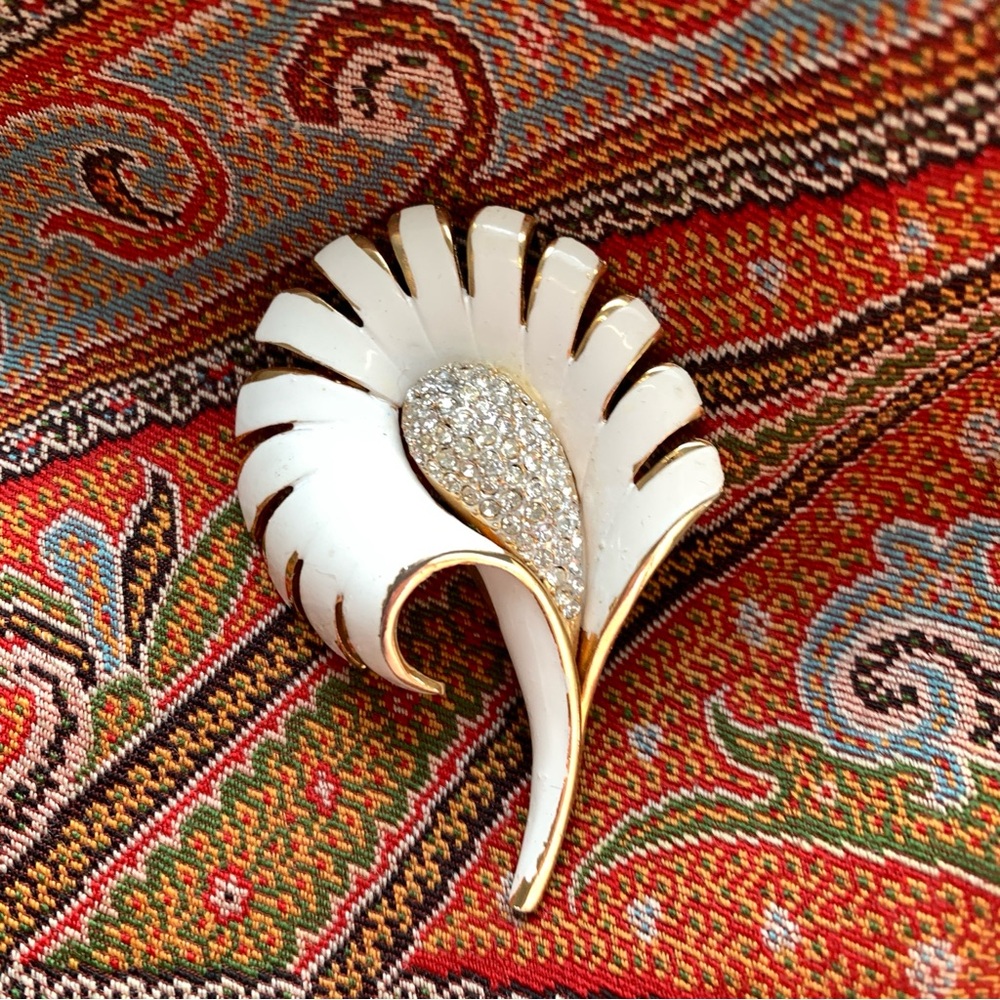 Vintage Mid Century Enamel Brooch Calla Lily Rhinestones